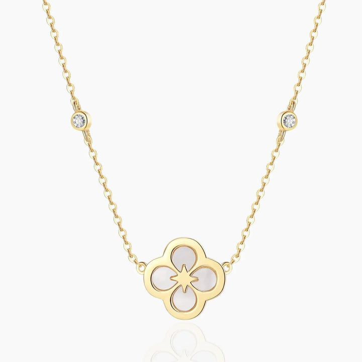 Colar Ventura Clover da Wulgor com pingente de trevo, acabamento delicado e design elegante para uso diário.
