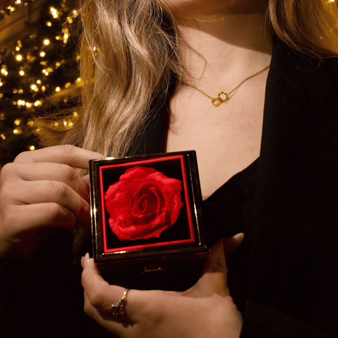 Colar Duplo Coração com Caixa Rotativa Rosa Eterna