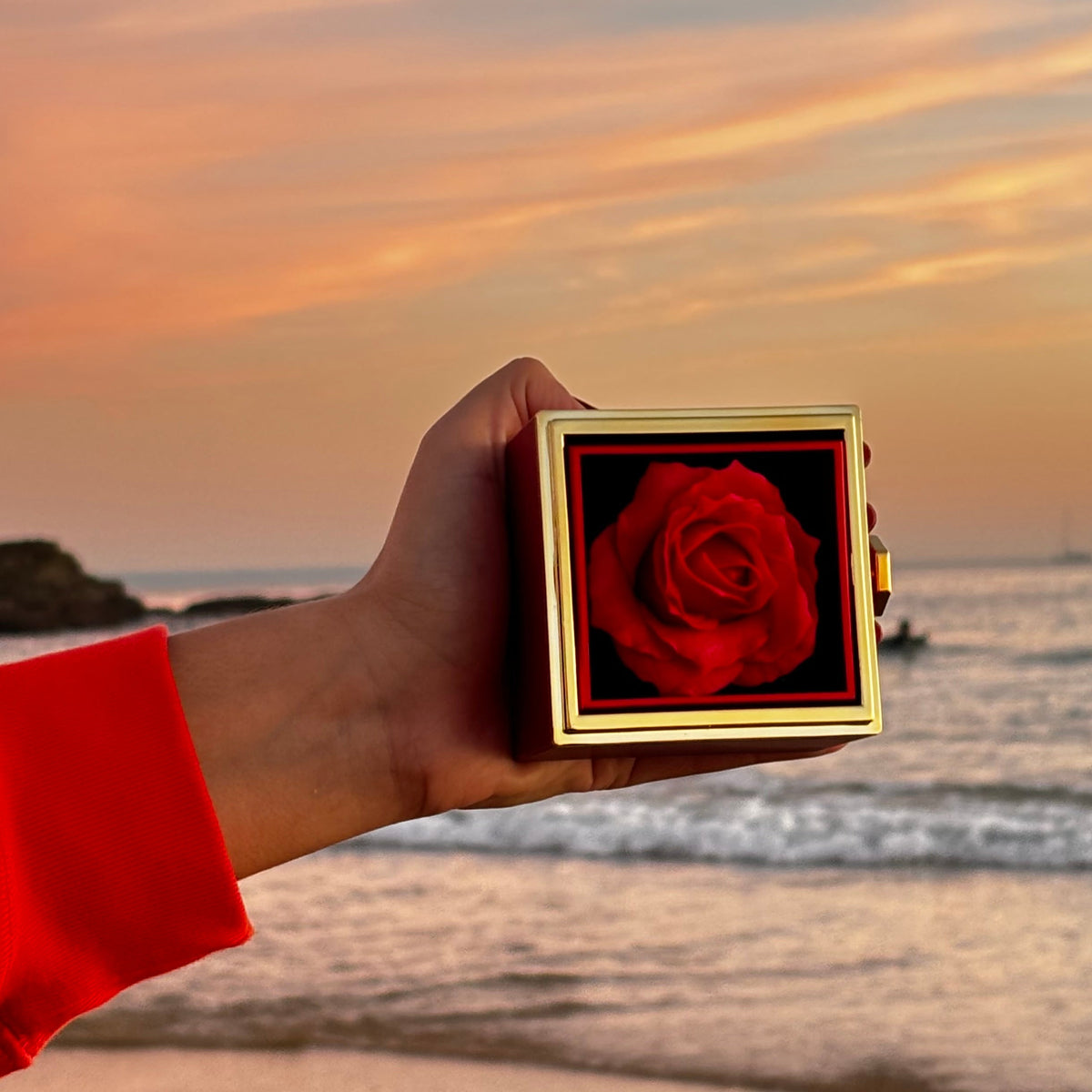 Colar Duplo Coração com Caixa Rotativa Rosa Eterna