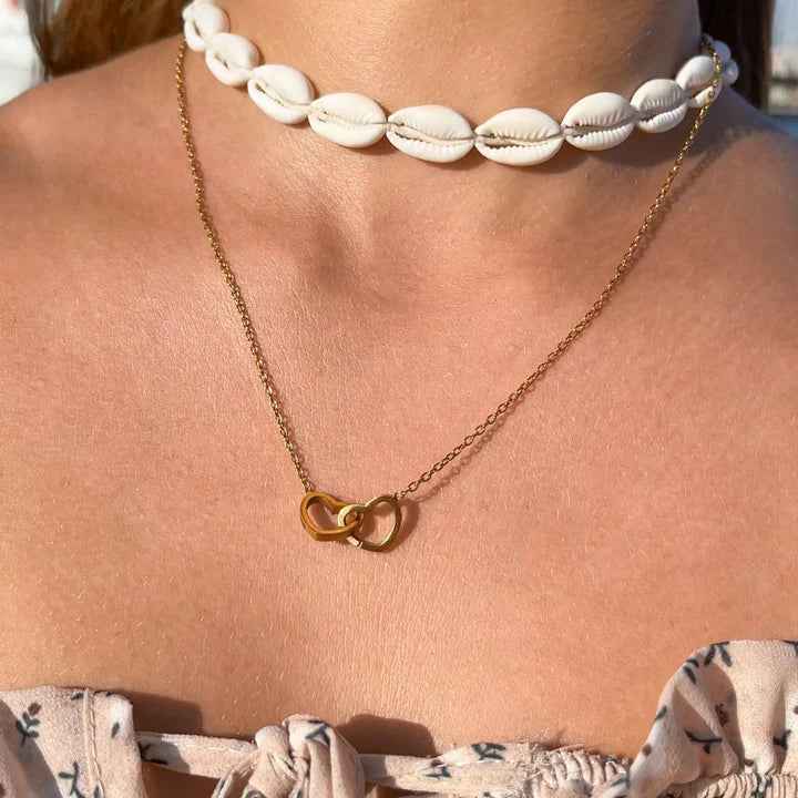 Colar Duplo Coração com Rosa Eterna