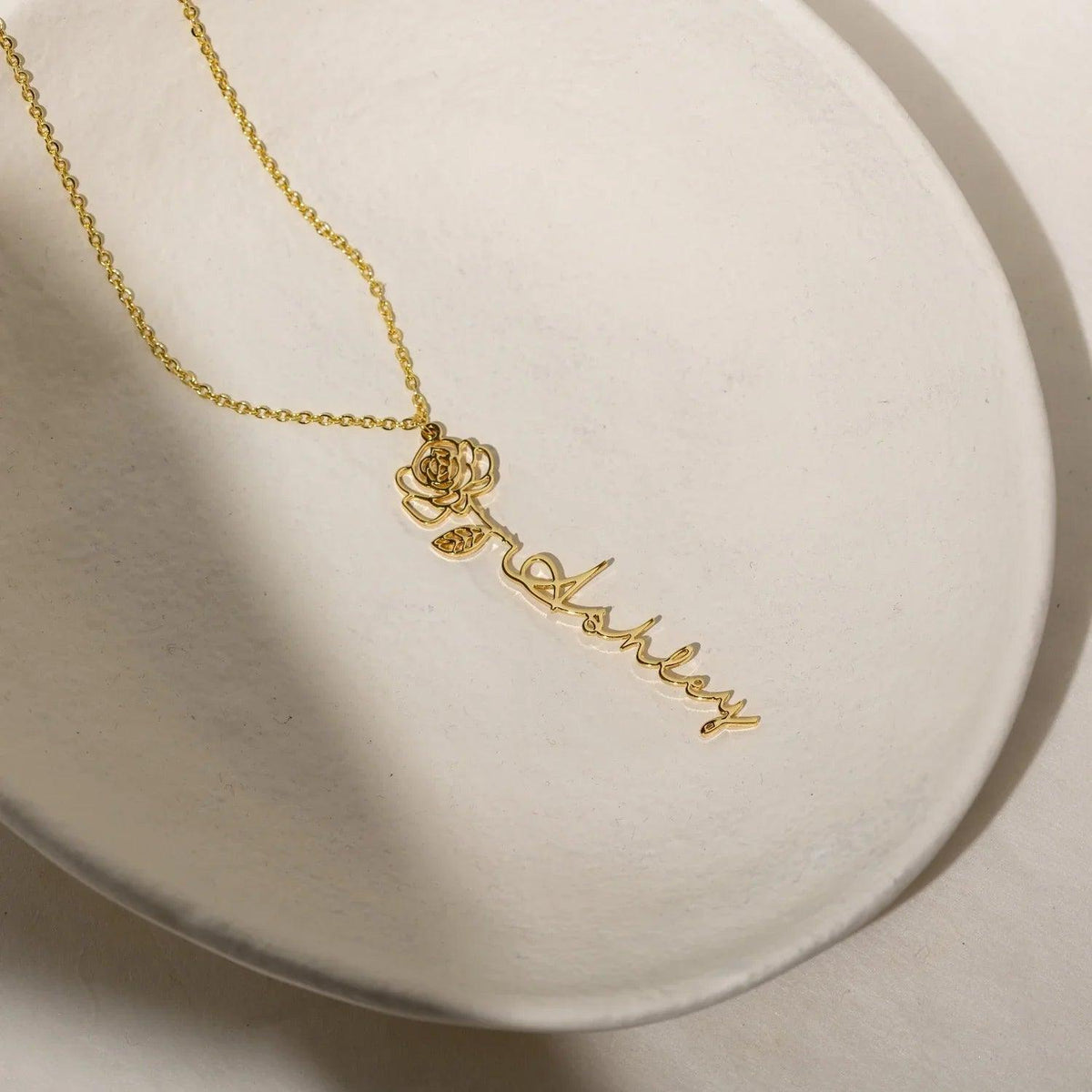 Colar Personalizado com Nome e Flor do Mês - Wulgor
