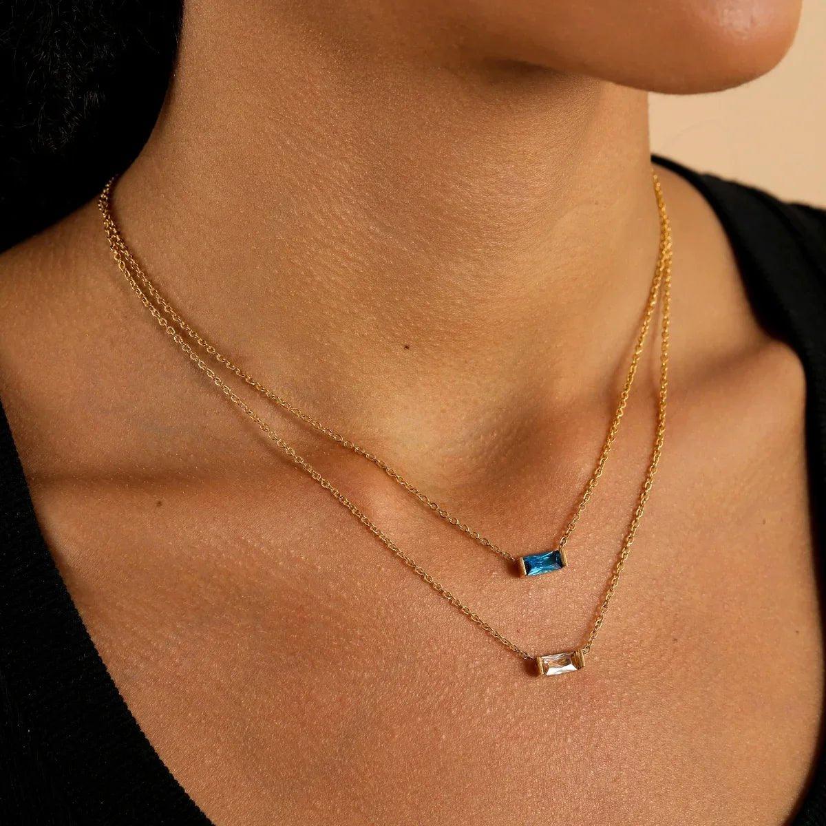 Colar de cristal com pedra de nascimento da marca Wulgor, com pingente de cristal brilhante e detalhes elegantes.