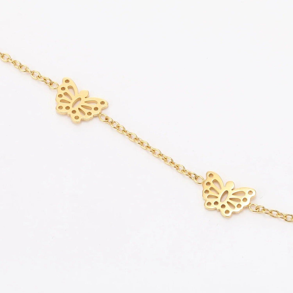 Pulseira de tornozelo com borboletas da Wulgor, detalhes delicados de borboletas douradas e acabamento elegante.