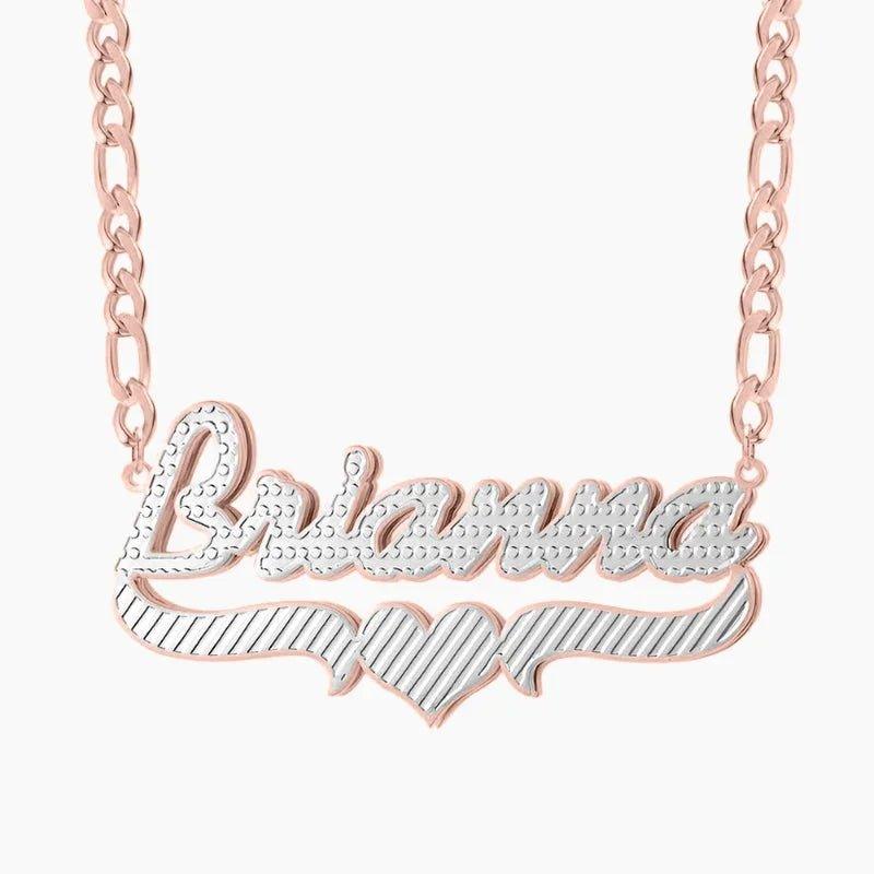 Colar com coração duplo banhado e nome em script, colar de prata da marca Wulgor, exibindo detalhes delicados e elegantes.