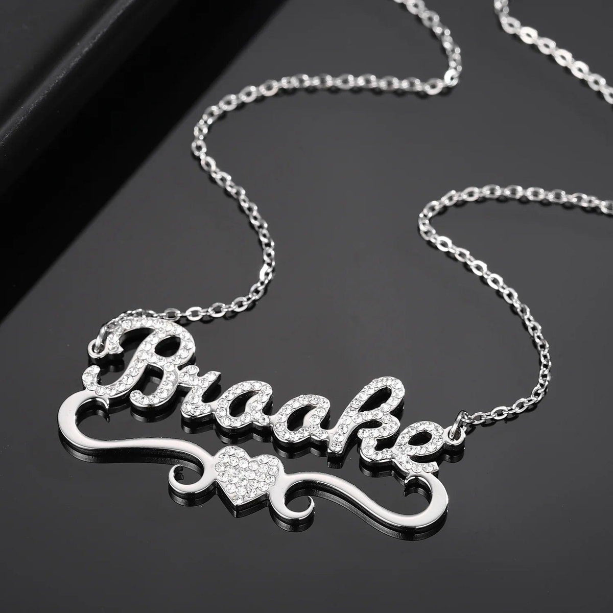 Colar Personalizado com Nome e Coração Cravejado - Wulgor