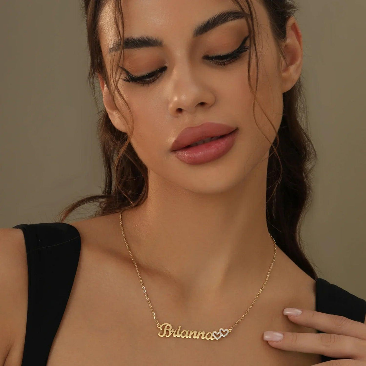 Colar Personalizado com Nome e Corações Cravejados - Wulgor