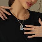 Colar com pingente de foto congelada e corrente cubana da Wulgor, destaque para o pingente de vidro e acabamento brilhante