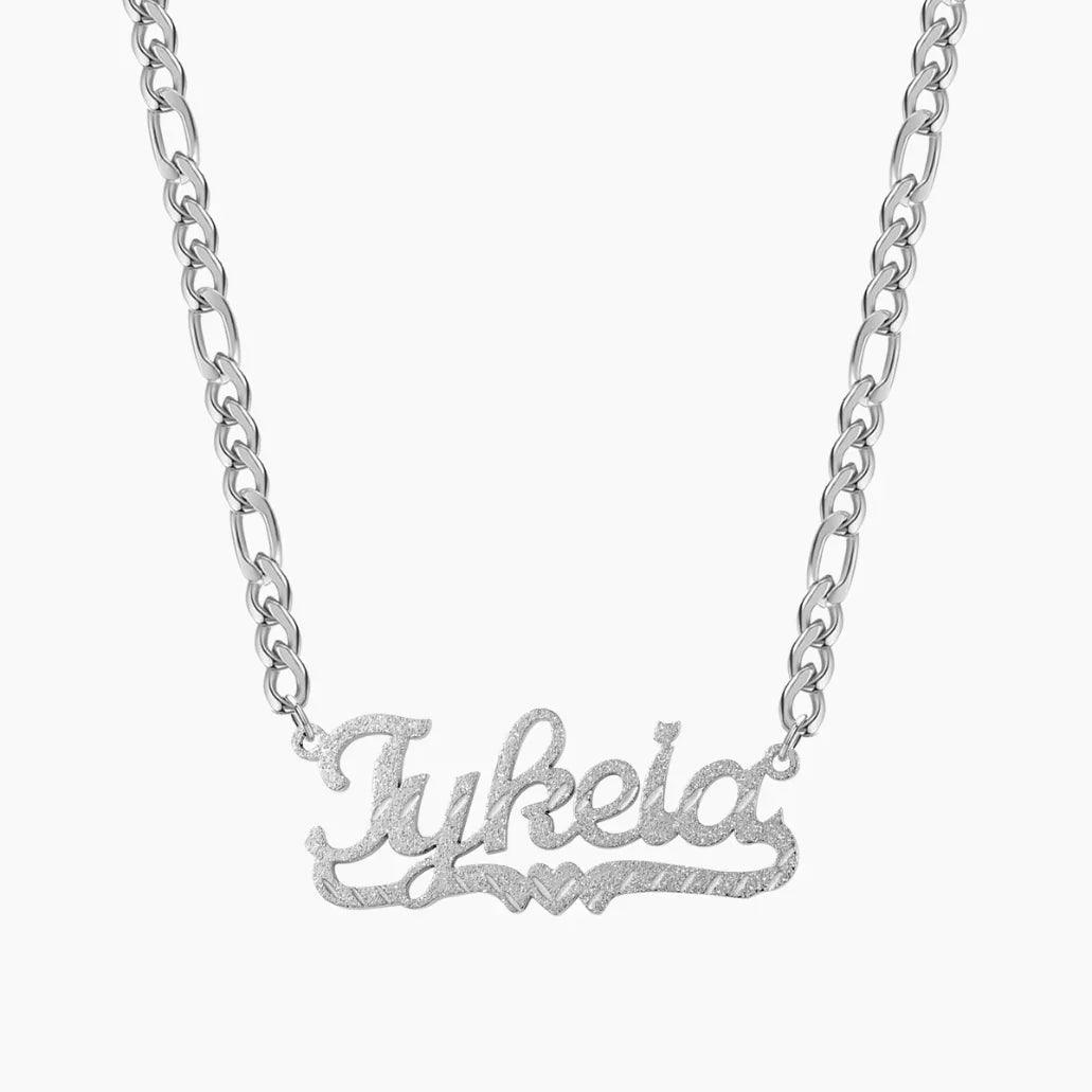 Colar infantil de coração com nome em corte diamante da Wulgor, com detalhes brilhantes e acabamento delicado para crianças.