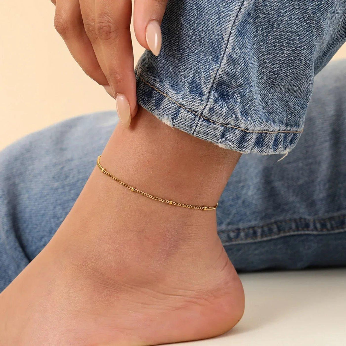 Pulseira de tornozelo Wulgor com corrente de satélite, estilo delicado e elegante, feita de aço inoxidável brilhante.