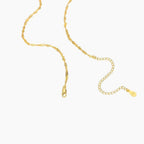 Colar de corrente Singapore de 2mm da Wulgor, mostrado em detalhes na imagem, com acabamento prateado e design delicado