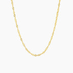Colar de corrente Singapore de 2mm da Wulgor, detalhe da corrente fina e elegante, feito de aço inoxidável brilhante.