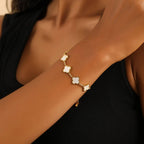 Pulseira da sorte Wulgor, acessório de bracelete com detalhes elegantes, em destaque na imagem.