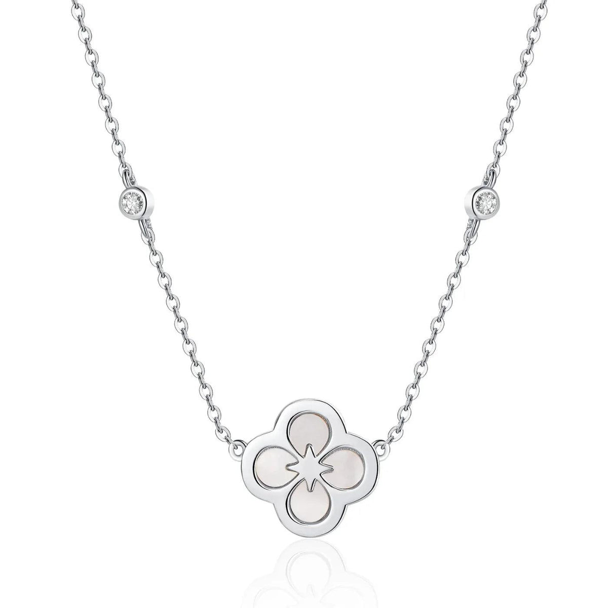 Colar Ventura Clover da Wulgor, corrente delicada com pingente de trevo, estilo elegante e feminino, em ouro dourado.