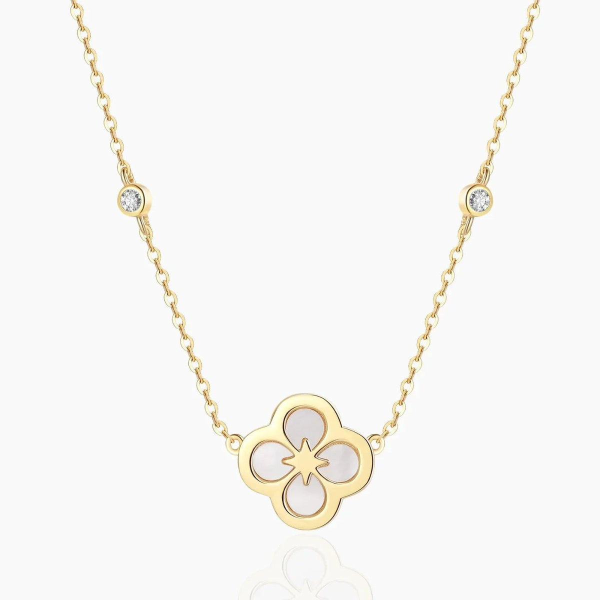 Colar Ventura Clover da Wulgor com pingente de trevo, acabamento delicado e design elegante para uso diário.