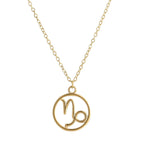 Colar com pingente de signo zodiacal da marca Wulgor, detalhe do pingente com símbolo de signo zodiacal em prata.